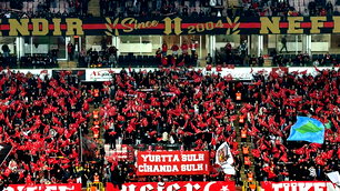 Eskişehirspor taraftarları Cumhuriyet Bayramı'nı tribünde kutladı
