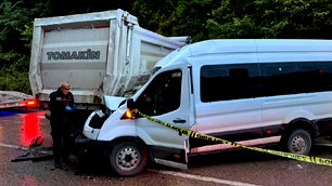 Ordu'da minibüs ile kamyon çarpıştı: 1 ölü, 23 yaralı