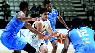 Esenler Erokspor, Universitatea Craiova'yı 118-96 yendi