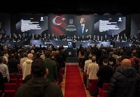 Beşiktaş'ta Serdal Adalı yönetimi devam ediyor