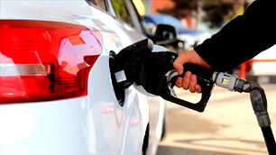 Benzine bir zam daha yolda