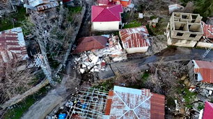 Mersin'de heyelan 100 haneye zarar verdi