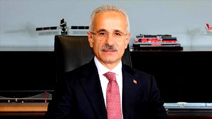 Hürmüz Boğazı'nda 14 Türk sahipli gemi beklemede