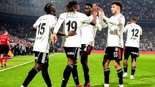 Beşiktaş, Tüpraş'ta turladı