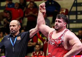 Rıza Kayaalp'ten Avrupa'da altın madalya