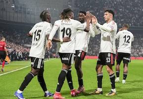 Beşiktaş, Tüpraş'ta turladı