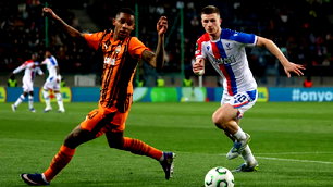 Arda Turan'ın ekibi turu İngiltere'ye bıraktı