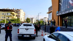 Adalar ve Silifke Belediyelerine operasyon