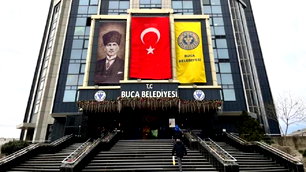 Buca Belediyesi'ne yolsuzluk operasyonu