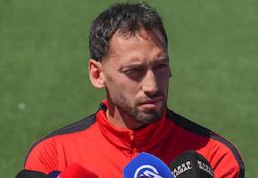 Hakan Çalhanoğlu'ndan ilk maç uyarısı