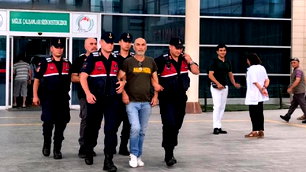 Ünlü yönetmenin yasaklı madde ürettiği evi görüntülendi