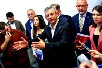 Özgür Özel'den çerçeve yasa açıklaması