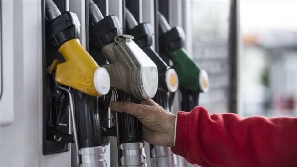 Benzine bir zam daha geliyor