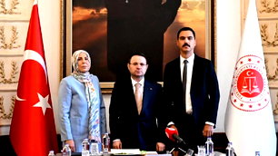 Adalet Bakanı, Muhsin Yazıcıoğlu'nun ailesiyle birlikte