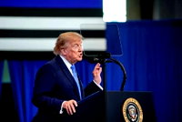Trump: İsrail'e Gazze çağrısı: " Şu anda saldırmamalı"