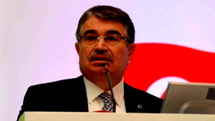 Eski bakan ifade vermek için adliyede