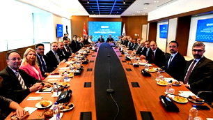 Akın Gürlek'ten DEİK'te hukuk ve ekonomi mesajı