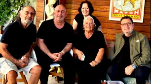 Taburcu olan Cem Yılmaz ailesiyle buluştu