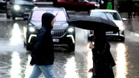 Bazı bölgelerde sıcaklıklar düşüyor: Sağanak yağış geliyor