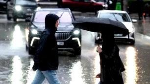 Bazı bölgelerde sıcaklıklar düşüyor: Sağanak yağış geliyor